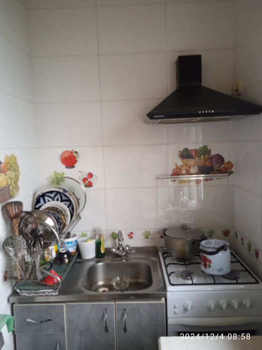 Продаётся Яшнобод Рисивый 2/2/4.этаж.54кв.мКом