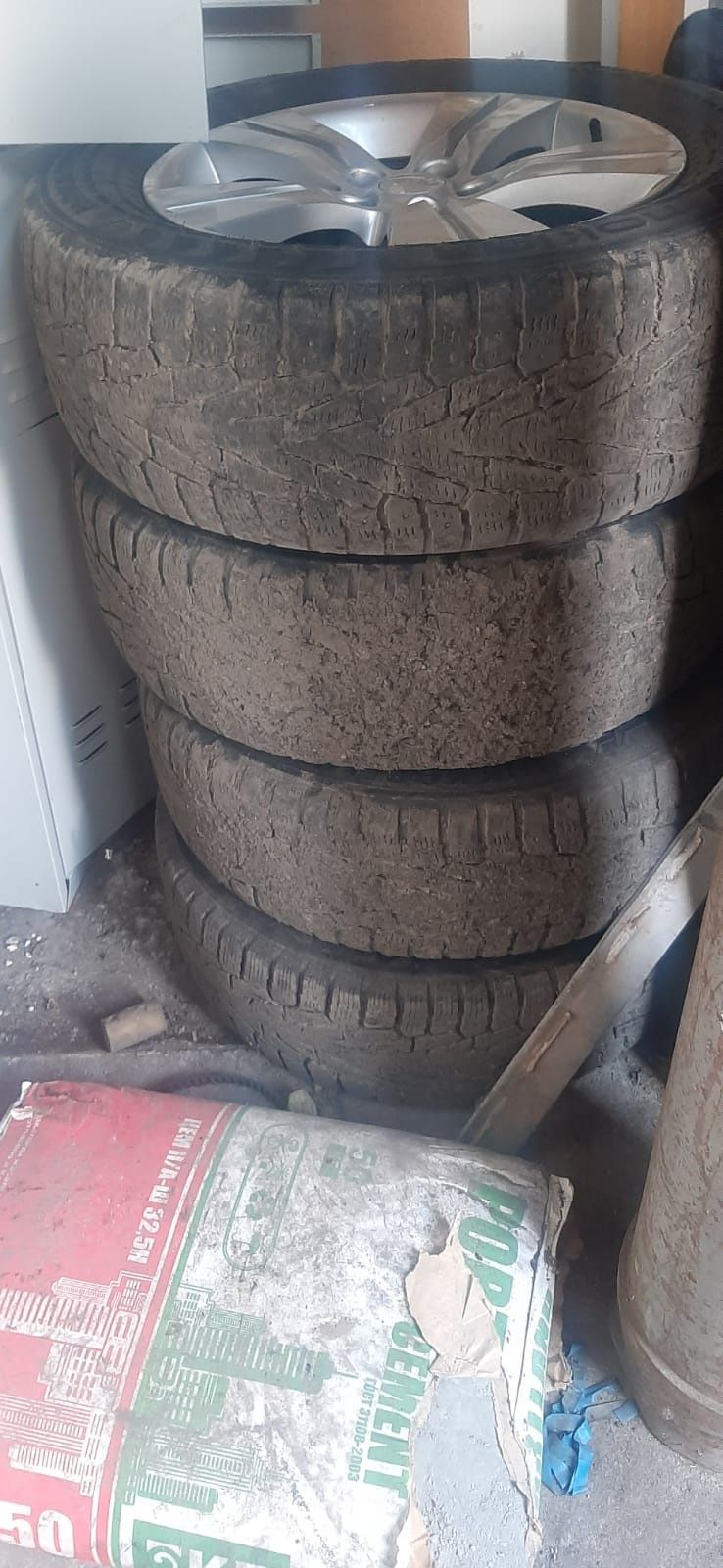 Продам диски с зимней резиной
