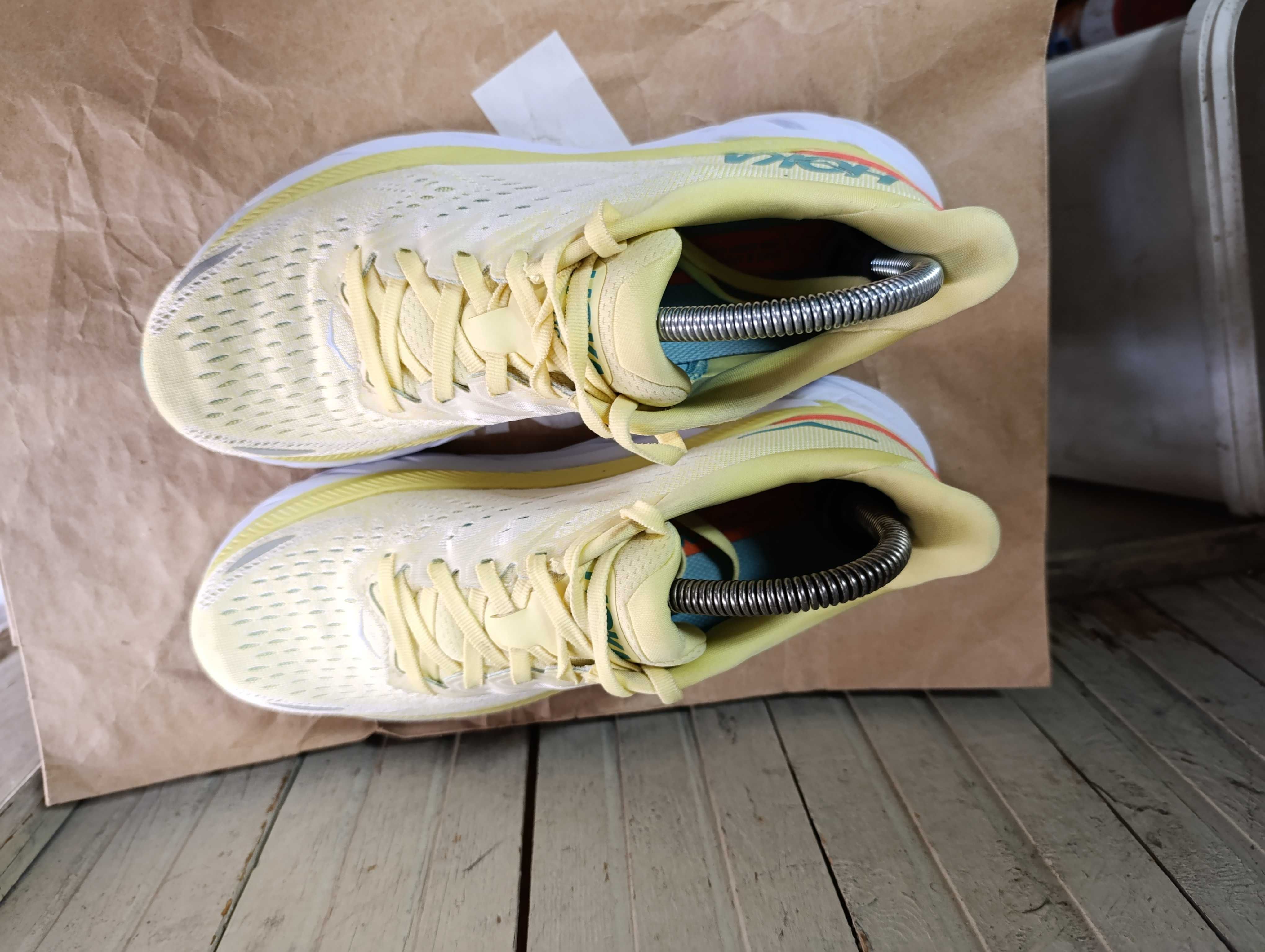 ''Hoka One One Clifton 8''оригинални маратонки 39 номер