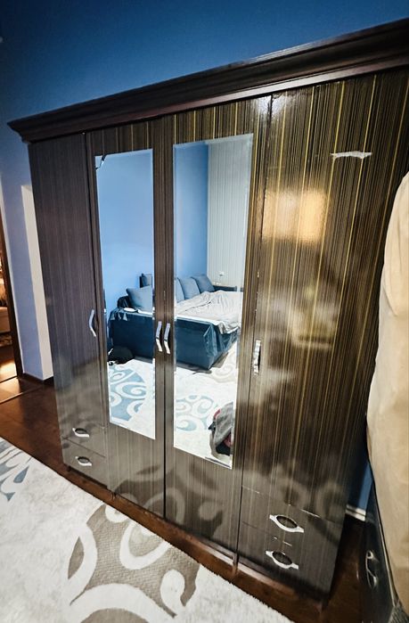 В комплекте шкаф и кровать