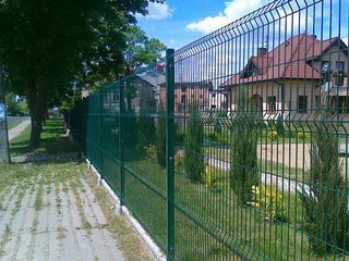 Garduri din plasa bordurata
