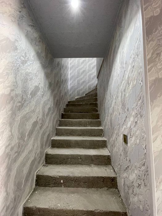 Nazarbek xarakat  mahalla 2 etaj 3 hona + oshxona 2 ta sanuzel
