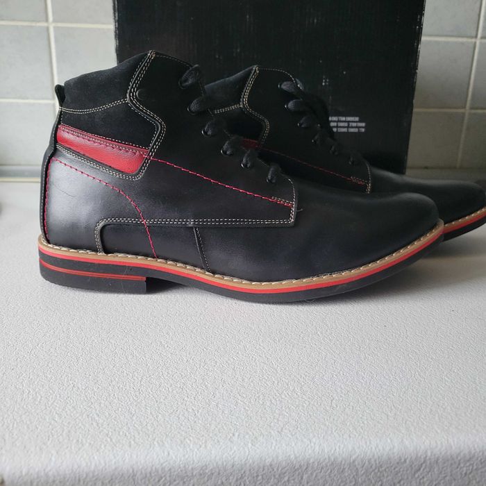 Ghete barbati piele naturala 42 negru cu rosu noi