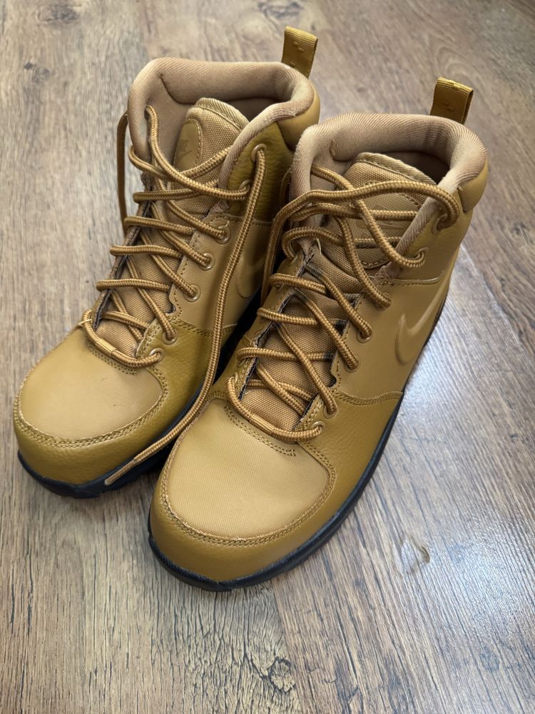 Зимни обувки NIKE 37,5
