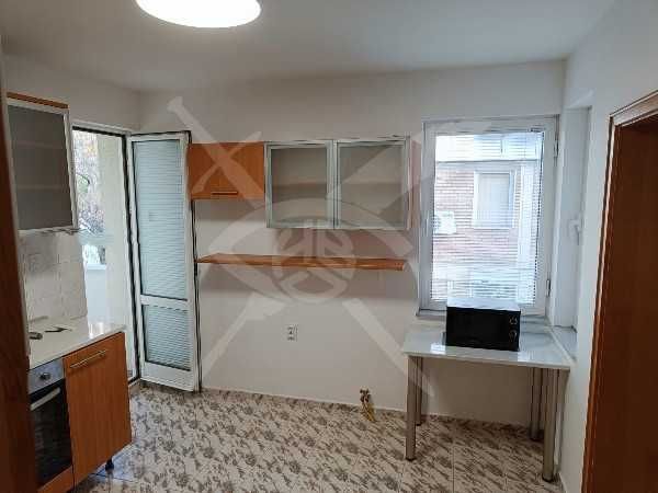 Дава се под наем Четиристаен апартамент в Пловдив, Младежки Хълм - 130 кв.м за 590 € - Снимка #2