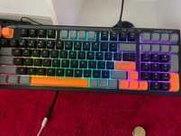 Vand mouse și tastatura de gaming 150 de lei amândouă