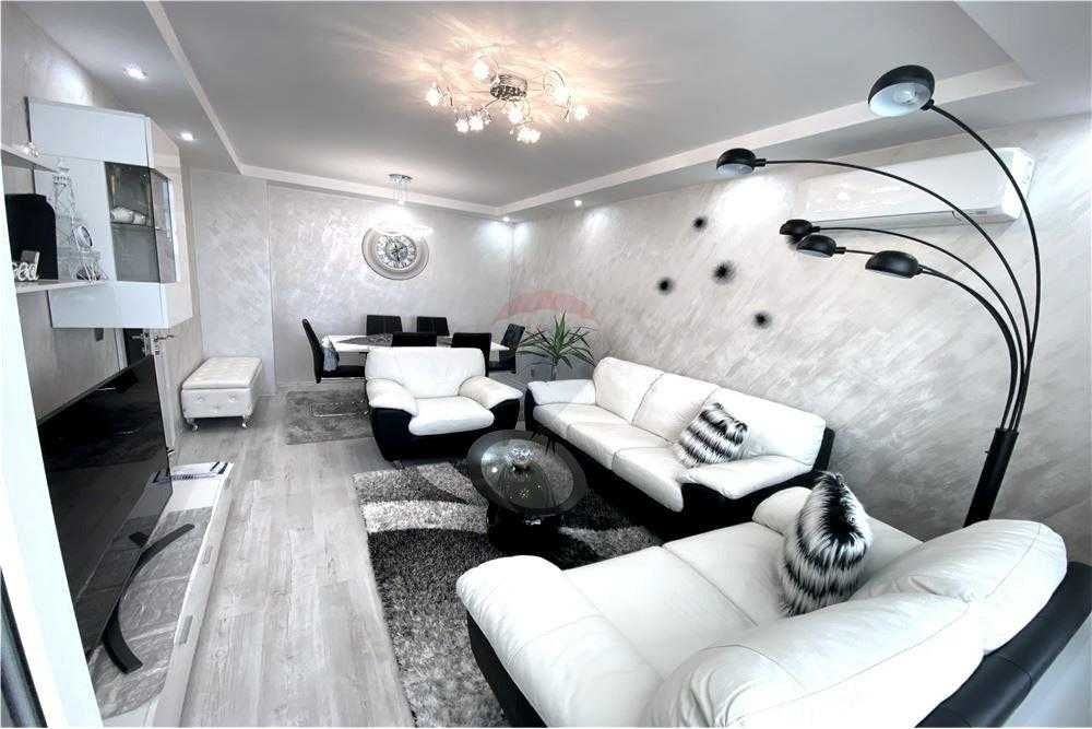 Продава се Двустаен апартамент в Разград, Бели Лом - 63 кв.м за 1660 €/кв.м - Снимка #1
