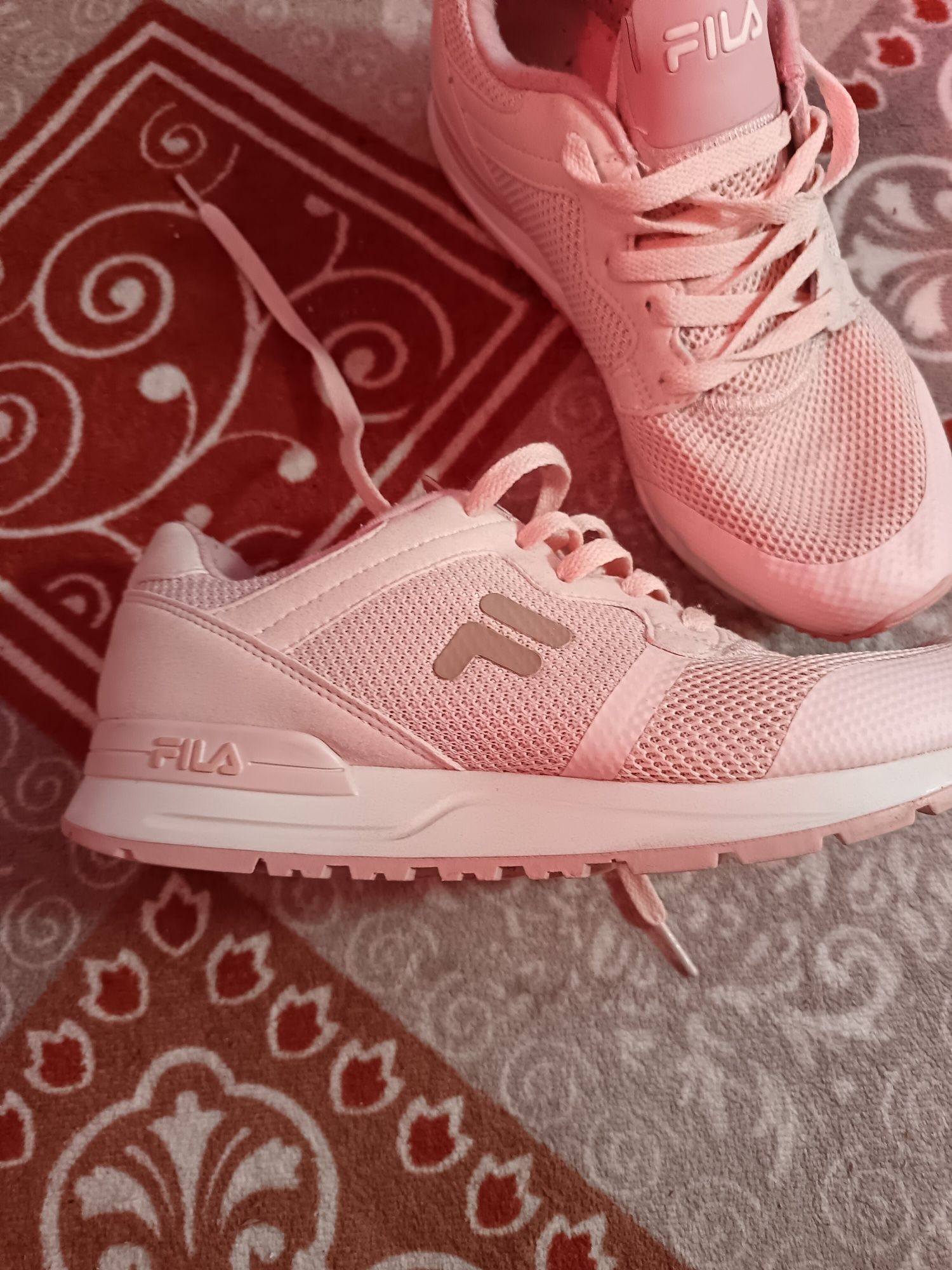 Adidași fila  marimea41  universali