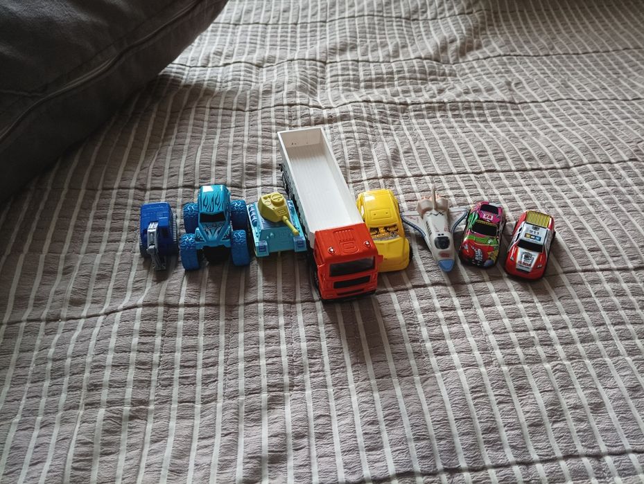 Продам машиники 1 штука 500тг все 4500тг