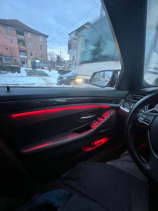 Montez plafon înstelat și lumini ambientale auto