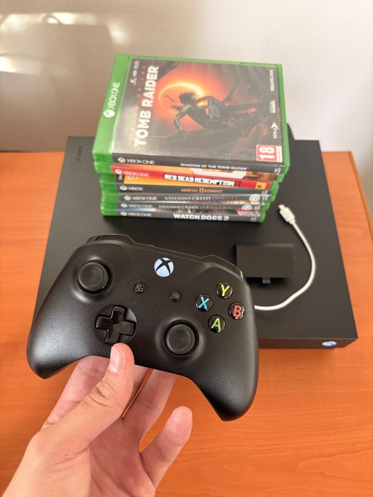 Xbox One X 4K 120hz, full box, fara jocuri