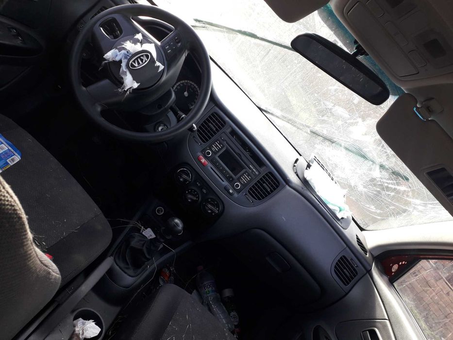 Kia rio na на части