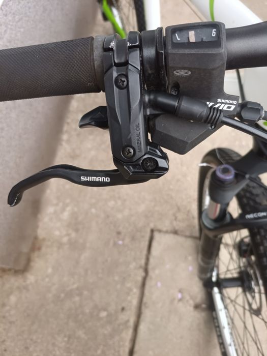 Vând bicicletă cu cadru din carbon