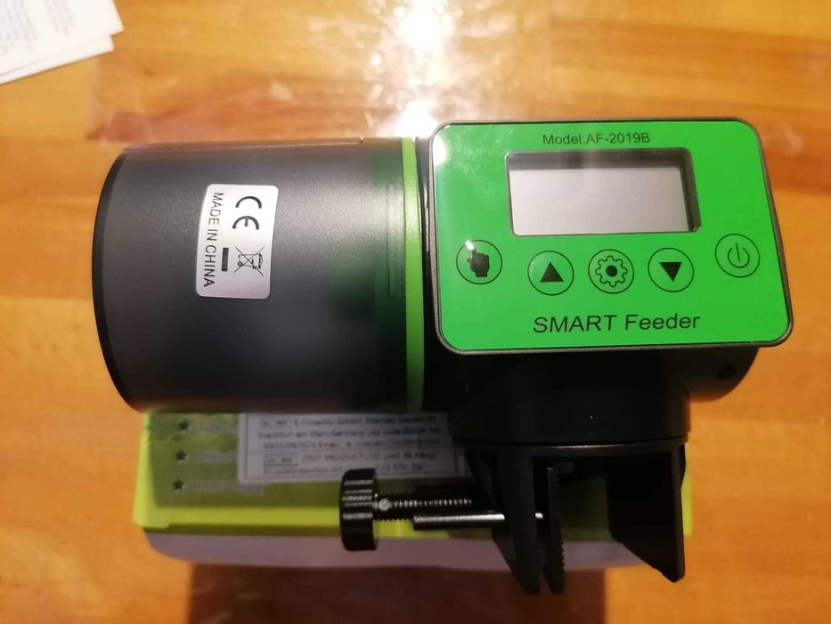 Hranitor automat pesti acvariu