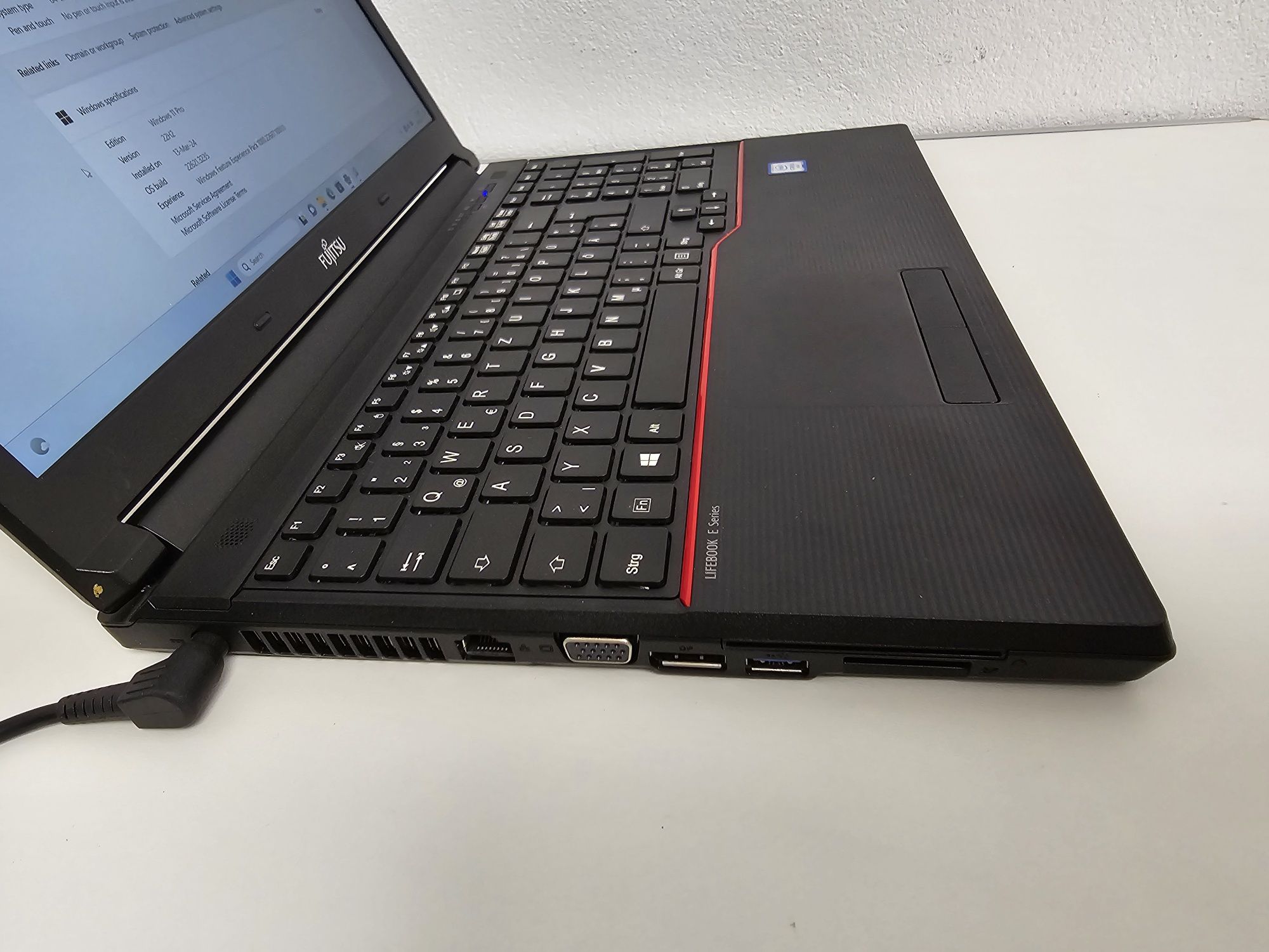 Laptop Fujitsu Lifebook E556