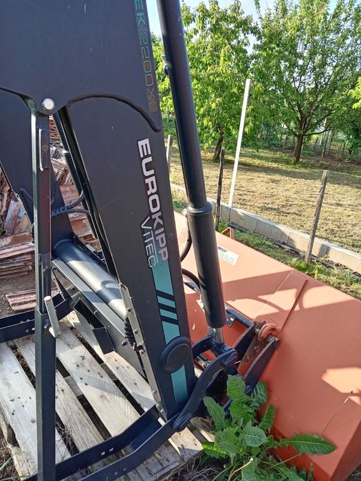 Încărcător frontal