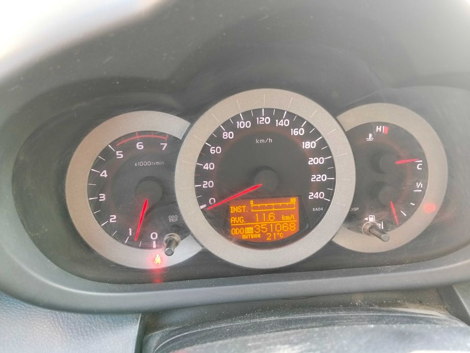 Auto toiota rav 4