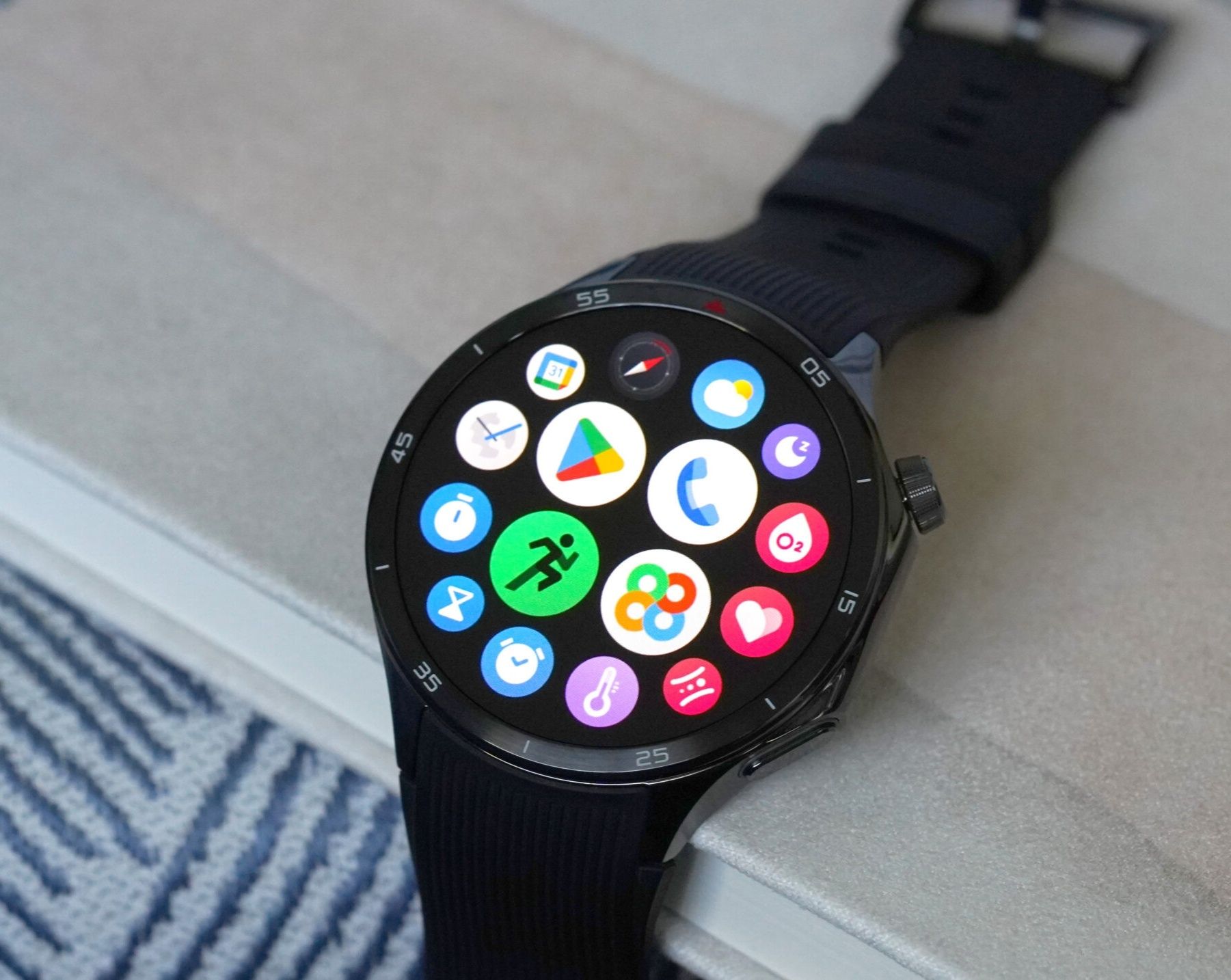 Смарт часовник OnePlus Watch 3 черен