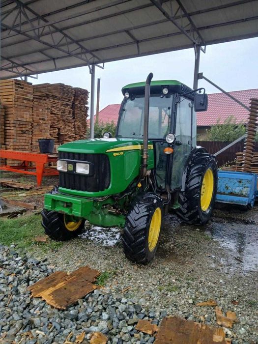 Tractor viticol John Deere