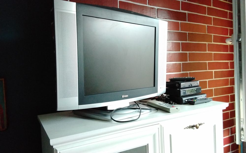 Продавам Декодери 3 бр.