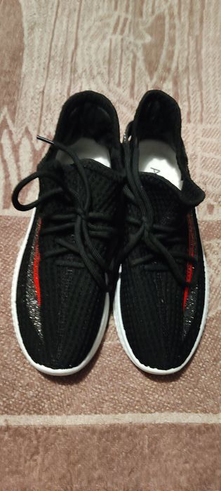 Продам новые женские кроссовки 36 размер