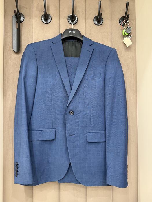 Мужской костюм (брюки и пиджак)