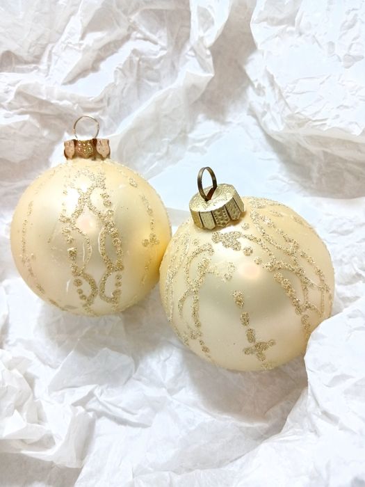 2 globuri de Craciun din sticla pictate manual