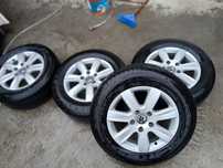 Jante R 17 235/65 R17.