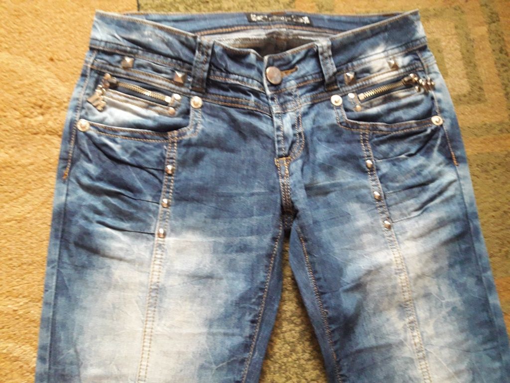 Продам джинсы размер 28-29