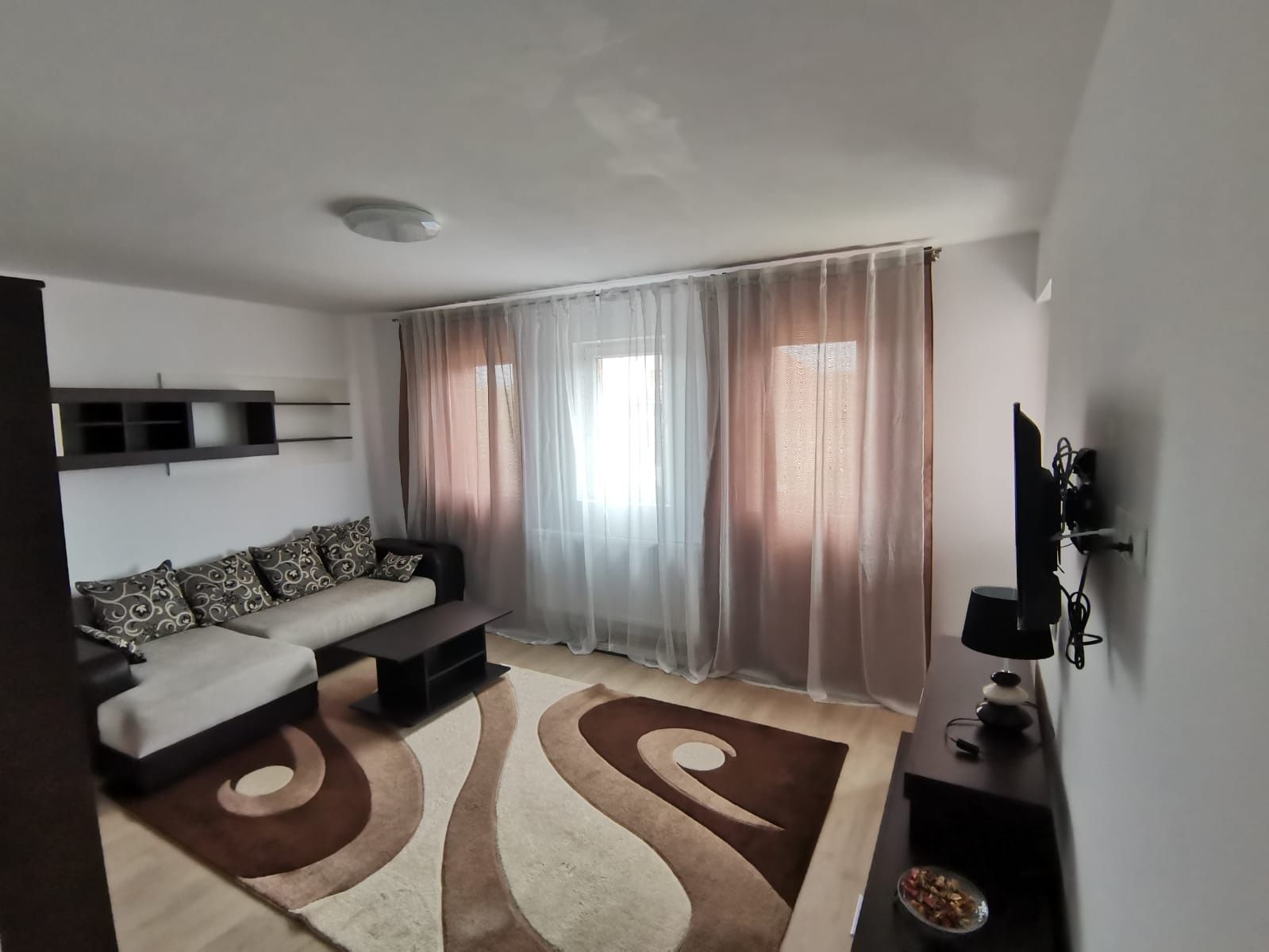 Închiriez apartament în Cristești 2 camere