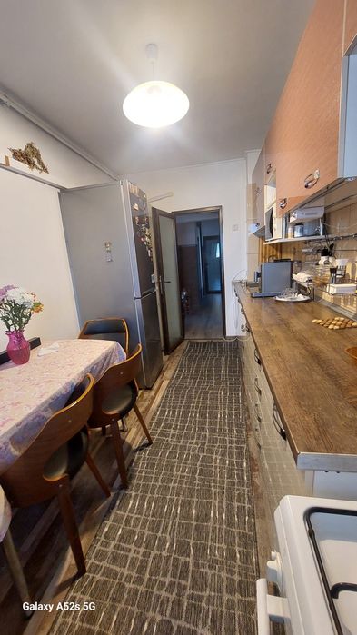 Apartament 4 camere-de vânzare - proprietar