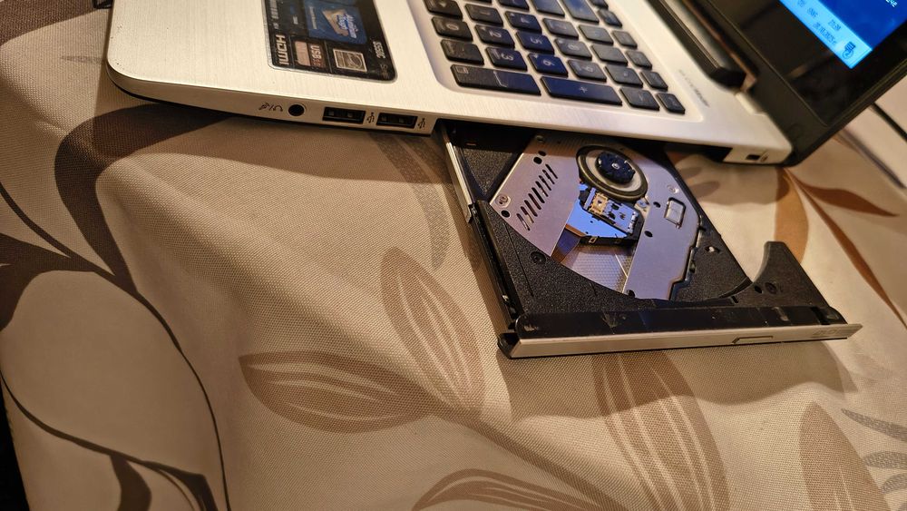 Лаптоп Asus S550C , Touchscreen, Почти перфектно състояние