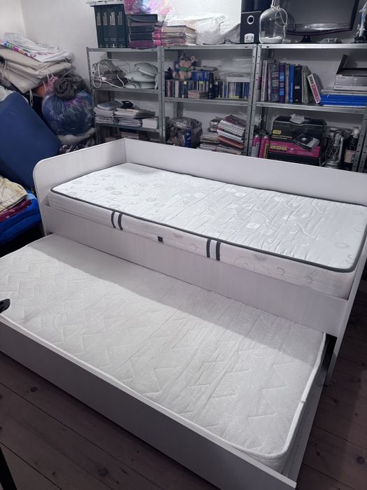 Pat cu douǎ locuri de dormit (fǎcut la comandǎ)