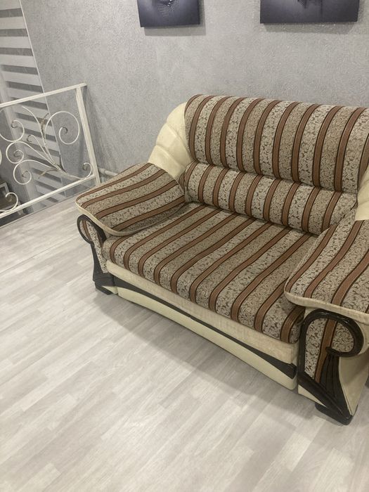 Продам.   диван     раскладной.