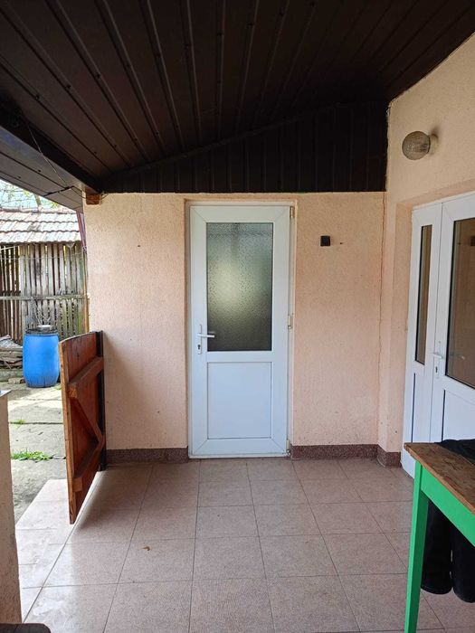 Casa cu anexe și teren