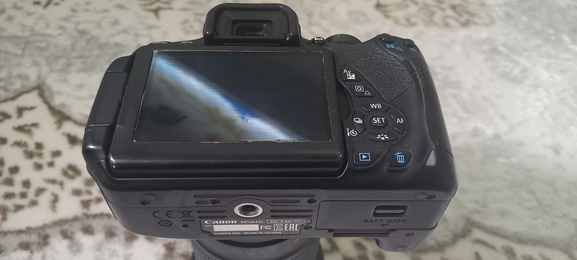 Canon 700 d xolati yaxshi obektiv 18-135 narxini kelishamiz