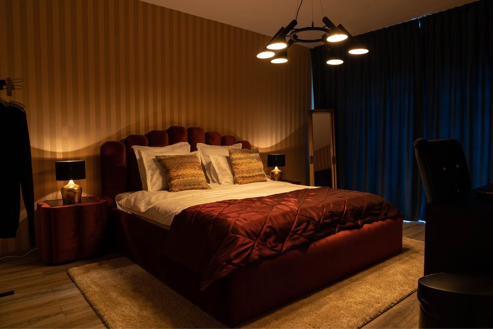 Inchiriez apartamen lux in vila chetuieli incluse
