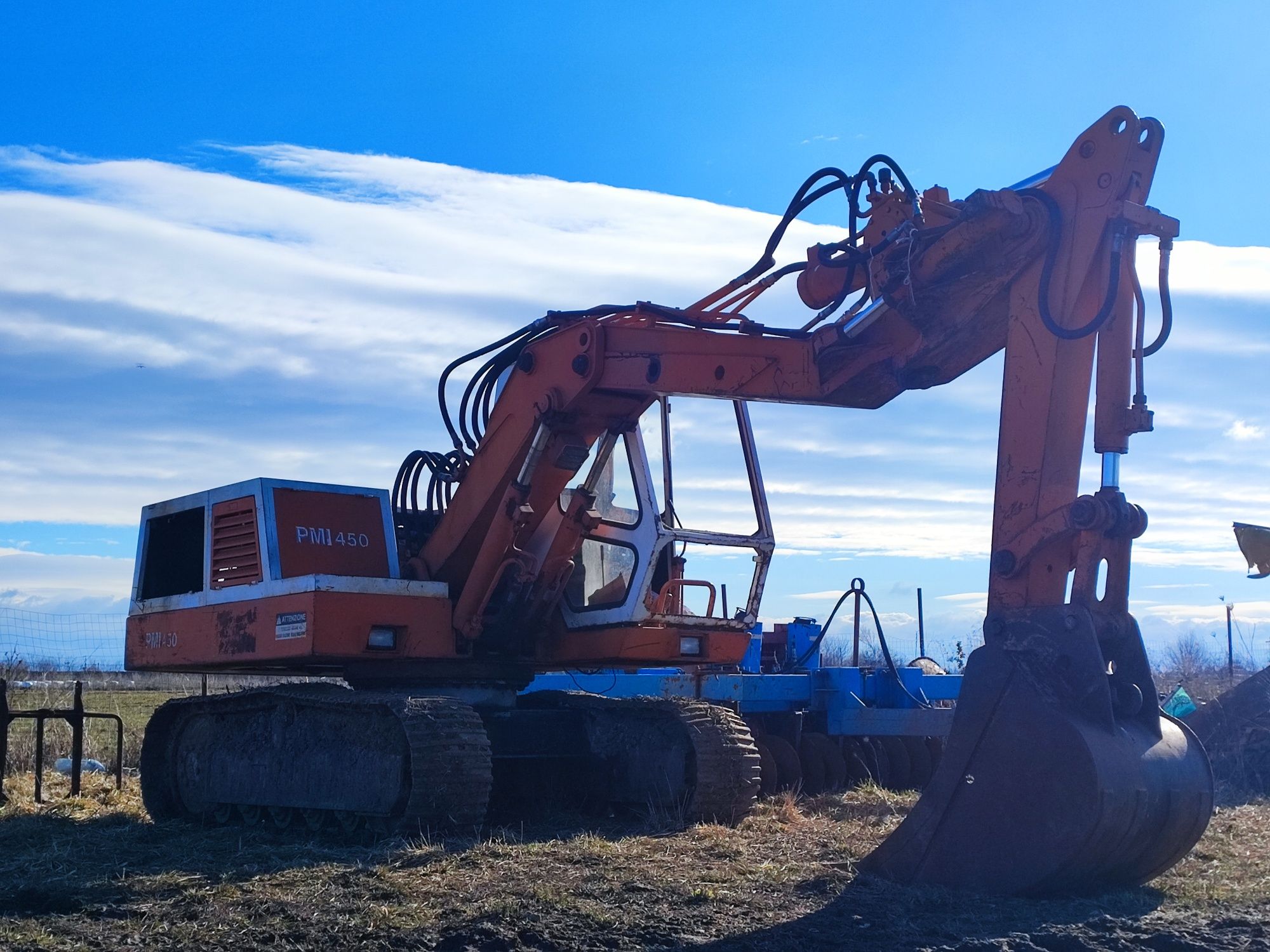 Vând sau schimb excavator Pmi 450