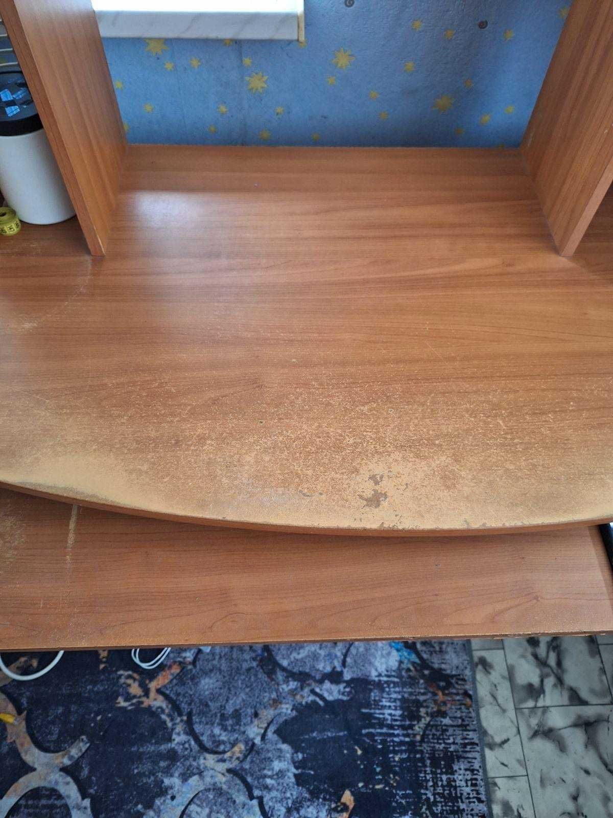 Здравейте, продавам доста запазено бюро.
