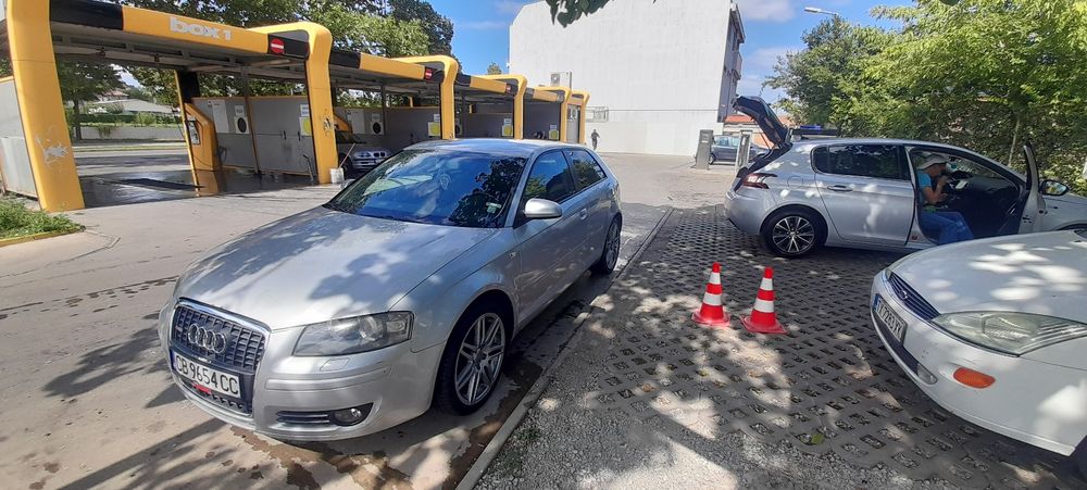 Лек автомобил Audi A3 2.0FSI