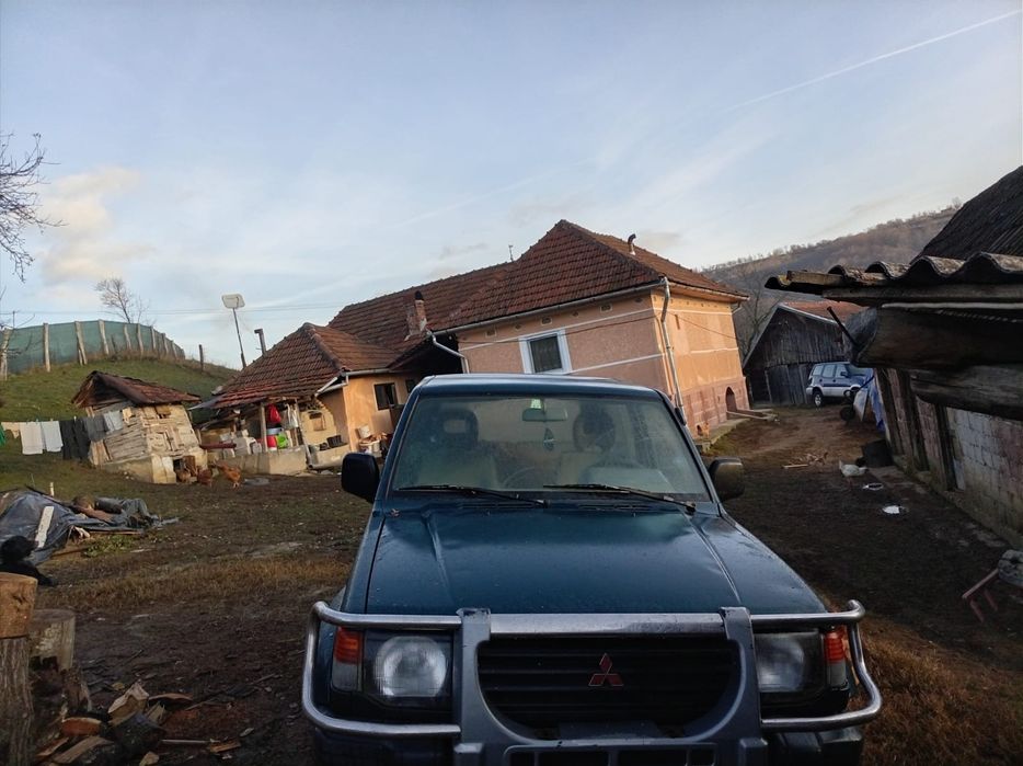 Vând pajero motor 2 5