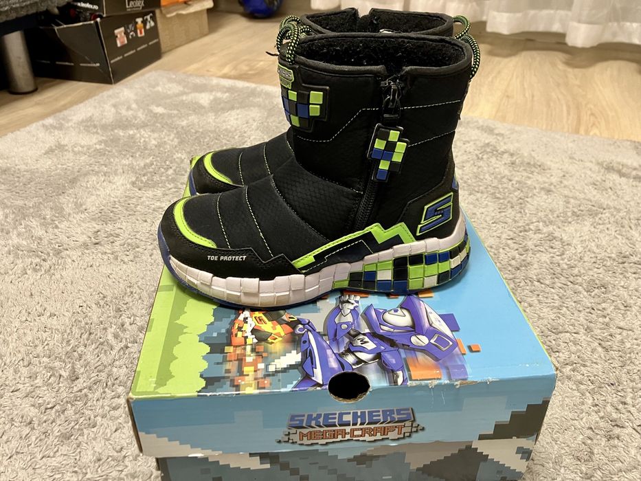 Vand cizme Skechers marimea 30