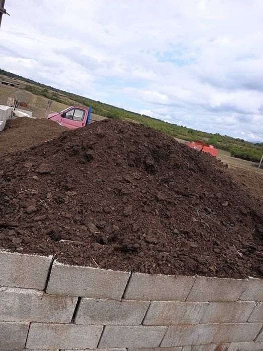 Vând gunoi de grajd la sac