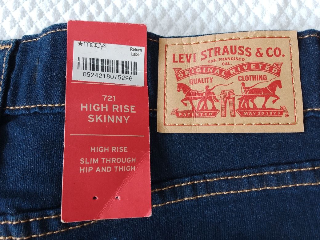 Levi's дънки и блуза на дизайнер Jones New York