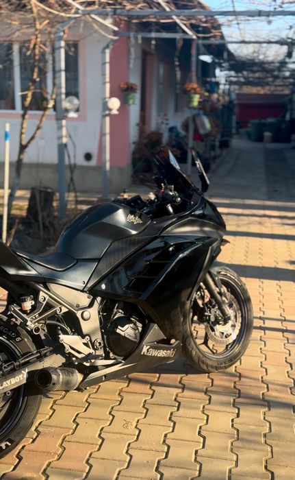 Kawasaki ninja 300 ABS.  Legal A2