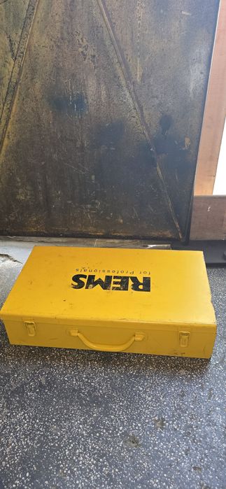 Rems cutie metalica presă electrică