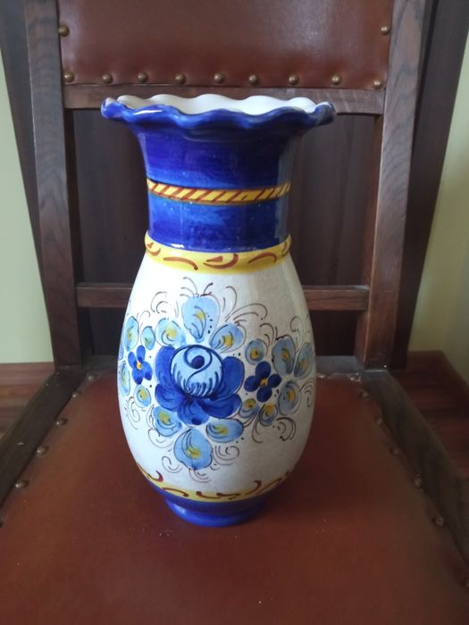 Ръчна рисувана ваза