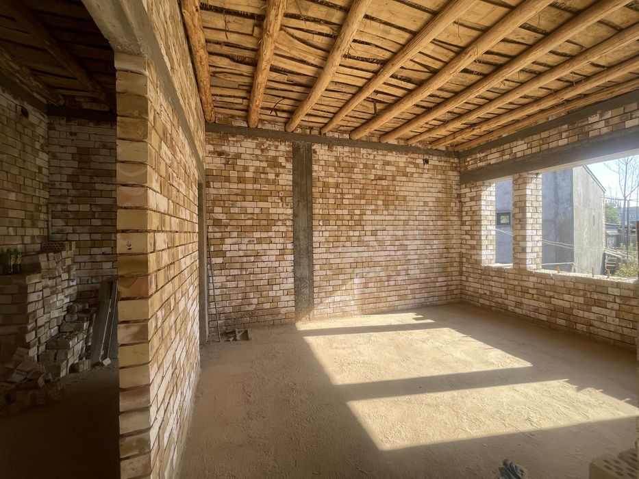 Продаётся участок (каробка) возле Паркентского рынка