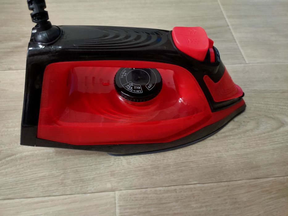 Rosberg Fier de Călcat cu Aburi 2200W cu Talpă Ceramică Red