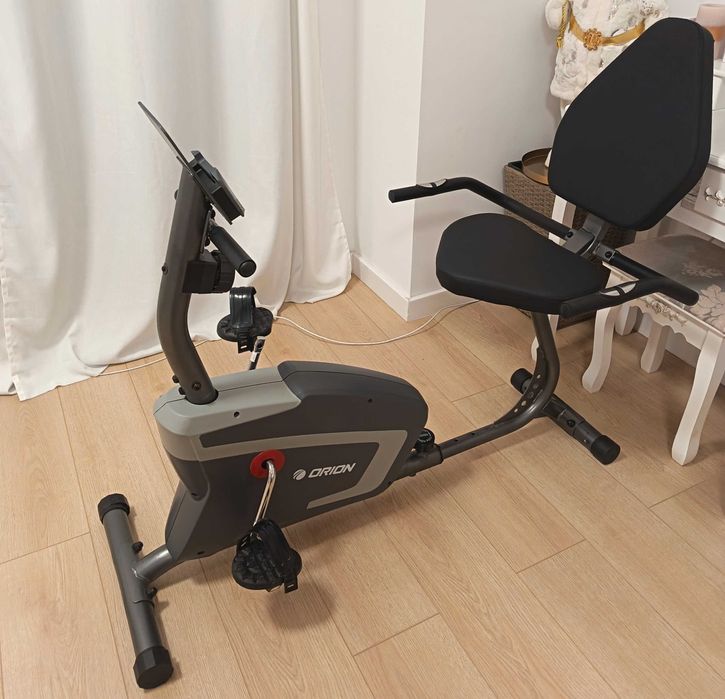 Bicicleta de camera aproape neutilizata